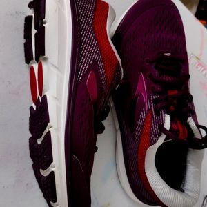 Women's size 7 brooks DYAD
